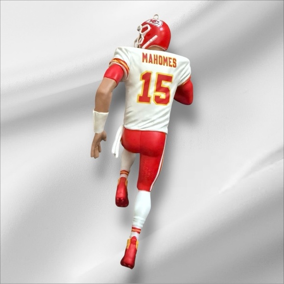 Hallmark Keepsake Ornament 2022, NFL Kansas City Chiefs Patrick Mahomes II - NWT - Picture 4 of 5